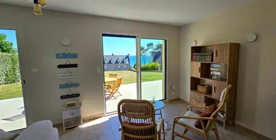 Coin salon dans l'établissement Maison vue mer Posto Home Crozon