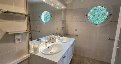 Salle de bains dans l'établissement Maison vue mer Posto Home Crozon