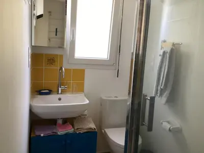 Salle de bains dans l'établissement Chez Éliane au bord de la mer