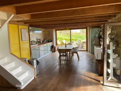 Cuisine ou kitchenette dans l'établissement maison bretonne plage à pied