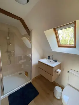 Salle de bains dans l'établissement Kerkado