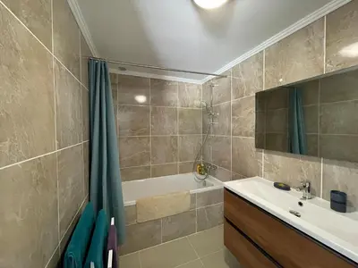 Salle de bains dans l'établissement Kerkado