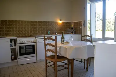 Cuisine ou kitchenette dans l'établissement Ty Roche - vue mer - WiFi