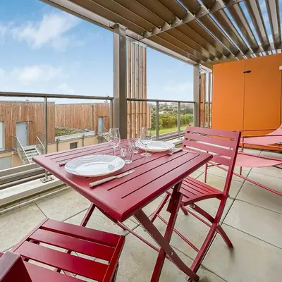 Balcon ou terrasse dans l'établissement T2 Lumineux - Proche Plage & Technopôle - Parking Privé, Bureau & Wifi Rapide