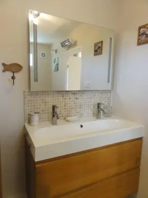 Salle de bains dans l'établissement Ty Papy