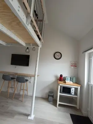 Télévision ou salle de divertissement dans l'établissement Mezzanine Clarette