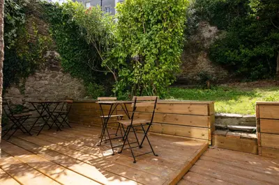 Jardin de l'établissement Chambre indépendante Rafale