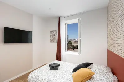 Télévision ou salle de divertissement dans l'établissement Chambre indépendante Genois