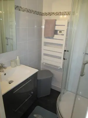Salle de bains dans l'établissement Brav ehanou Morgat