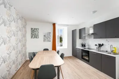Cuisine ou kitchenette dans l'établissement Chambre indépendante Cormoran