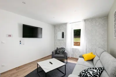 Télévision ou salle de divertissement dans l'établissement Chambre indépendante Foù de Bassan