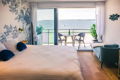 Un ou plusieurs lits dans un hébergement de l'établissement Flots Bleus - Cozy Studio - White Sand Beach