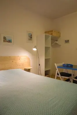 Un ou plusieurs lits dans un hébergement de l'établissement Le Pénity, studio lumineux à Carnoët