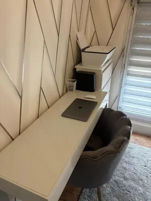 Télévision ou salle de divertissement dans l'établissement Maison 2chambres dressing bureau jardin clos pour 4 Personnes