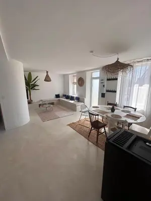 Coin salon dans l'établissement Maison Ka-za, jacuzzi meublé tourisme 3 étoiles