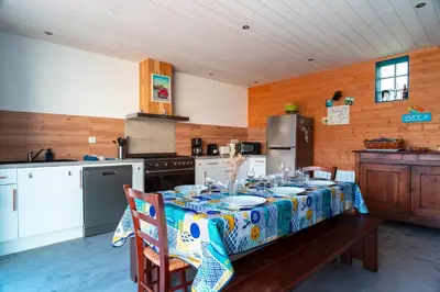 Cuisine ou kitchenette dans l'établissement Ty Penn Ar Bed - Proche de la Plage