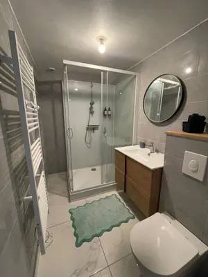 Salle de bains dans l'établissement Morlaix appartement centre-ville