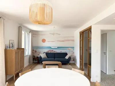Coin salon dans l'établissement Maison rénovée, Sainte Marine à 100 m de la plage