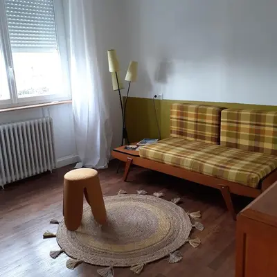 Coin salon dans l'établissement Les Chambres de Kérity