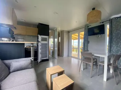 Cuisine ou kitchenette dans l'établissement Camping de la Corniche - Plestin-les-Grèves