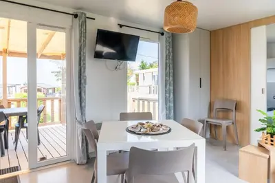 Télévision ou salle de divertissement dans l'établissement Camping de la Corniche - Plestin-les-Grèves