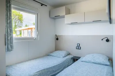 Un ou plusieurs lits dans un hébergement de l'établissement Camping de la Corniche - Plestin-les-Grèves