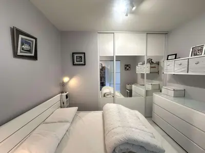 Coin salon dans l'établissement T2 rénové à 100m de la plage avec balcon et parking privé - FR-1-481-181
