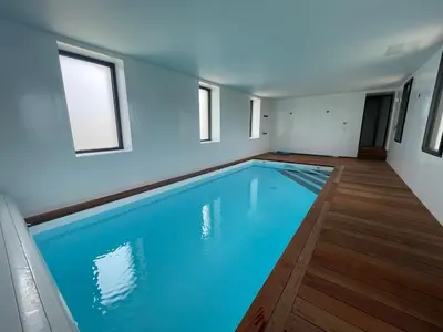 Piscine de l'établissement La Colonie Du Bon Coin ou située à proximité