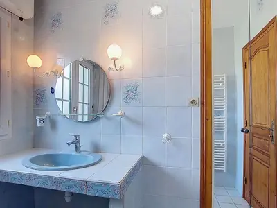Salle de bains dans l'établissement Holiday Home Ti Breizh by Interhome