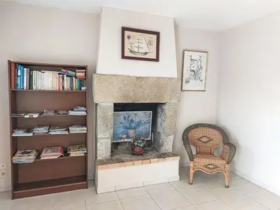 Bibliothèque dans la maison de vacances