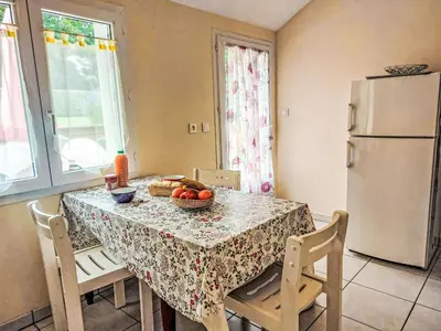 Cuisine ou kitchenette dans l'établissement Holiday Home Le Brieux by Interhome