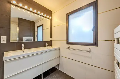 Salle de bains dans l'établissement Le Loft, Spacieux 170 m2, Billiards, jardin, 3 chambres
