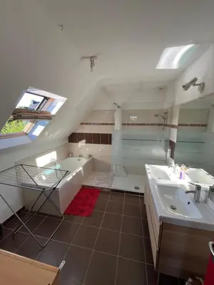 Salle de bains dans l'établissement Maison paisible