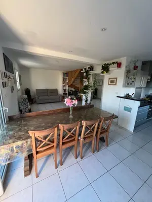 Cuisine ou kitchenette dans l'établissement Maison paisible