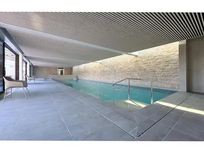 Piscine de l'établissement PORS-MABO T3 piscine et vue mer ou située à proximité