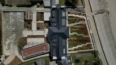 Vue panoramique sur l'établissement Toenno T3 piscine et vue mer