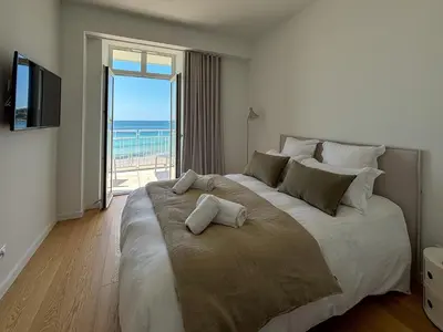 Un ou plusieurs lits dans un hébergement de l'établissement Bihit T2 trebeurden piscine et vue mer