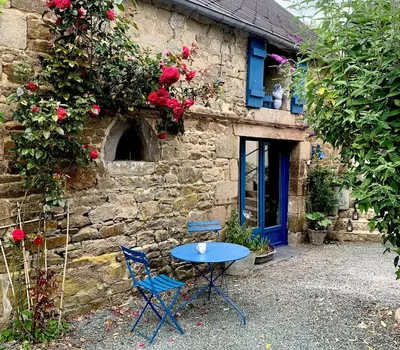 Jardin de l'établissement La Grange avec Jacuzzi