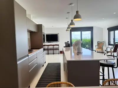 Cuisine ou kitchenette dans l'établissement Villa Kermilon sea view and quiet 12p