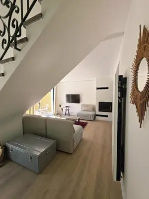 Télévision ou salle de divertissement dans l'établissement charmante maison a 300 m de la plage et du GR 34