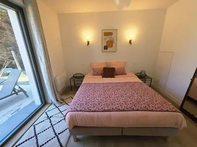 Un ou plusieurs lits dans un hébergement de l'établissement charmante maison a 300 m de la plage et du GR 34