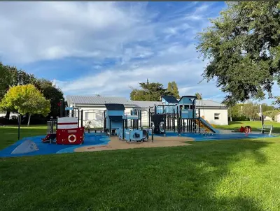 Aire de jeux pour enfants de l'établissement Cap Cozy Maison près de la mer fouesnant