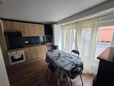 Cuisine ou kitchenette dans l'établissement Appartement confortable à Brest, 40 m² avec 2 chambres