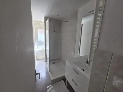 Salle de bains dans l'établissement Appartement confortable à Brest, 40 m² avec 2 chambres