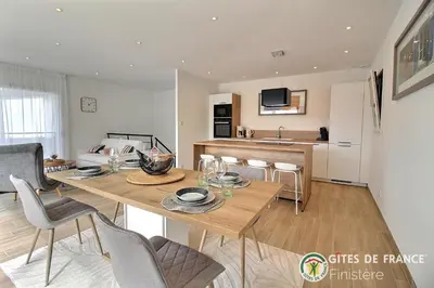 Cuisine ou kitchenette dans l'établissement Maison vue mer avec SPA au Dourduff en mer