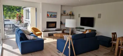 Télévision ou salle de divertissement dans l'établissement Le Garros - Maison familiale calme 300m des plages