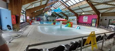 Piscine de l'établissement Mobil home 6 pers, dans Camping 4 Etoiles, 3ch, grande terrasse couverte ou située à proximité