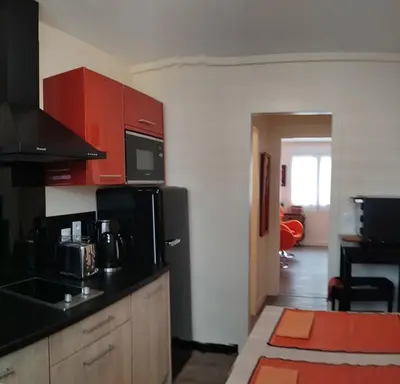 Cuisine ou kitchenette dans l'établissement A 2 pas des iles