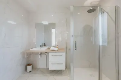 Salle de bains dans l'établissement Ty Glazik