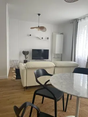 Télévision ou salle de divertissement dans l'établissement Appartement 2 pers centre Siam